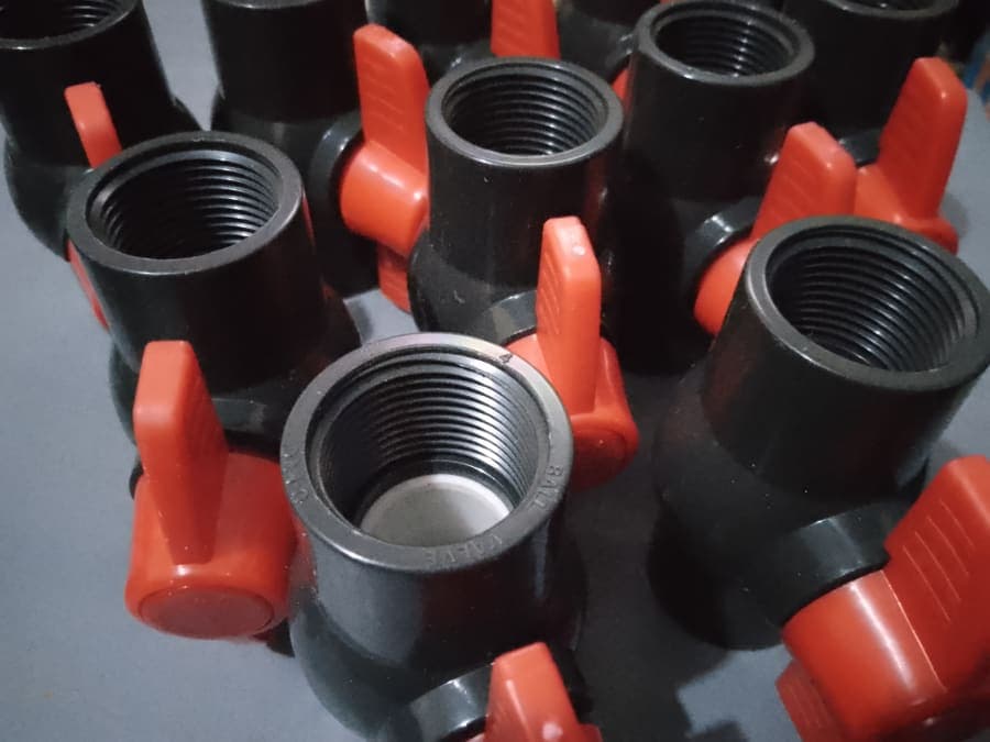 Pvc threaded ball valve 1"